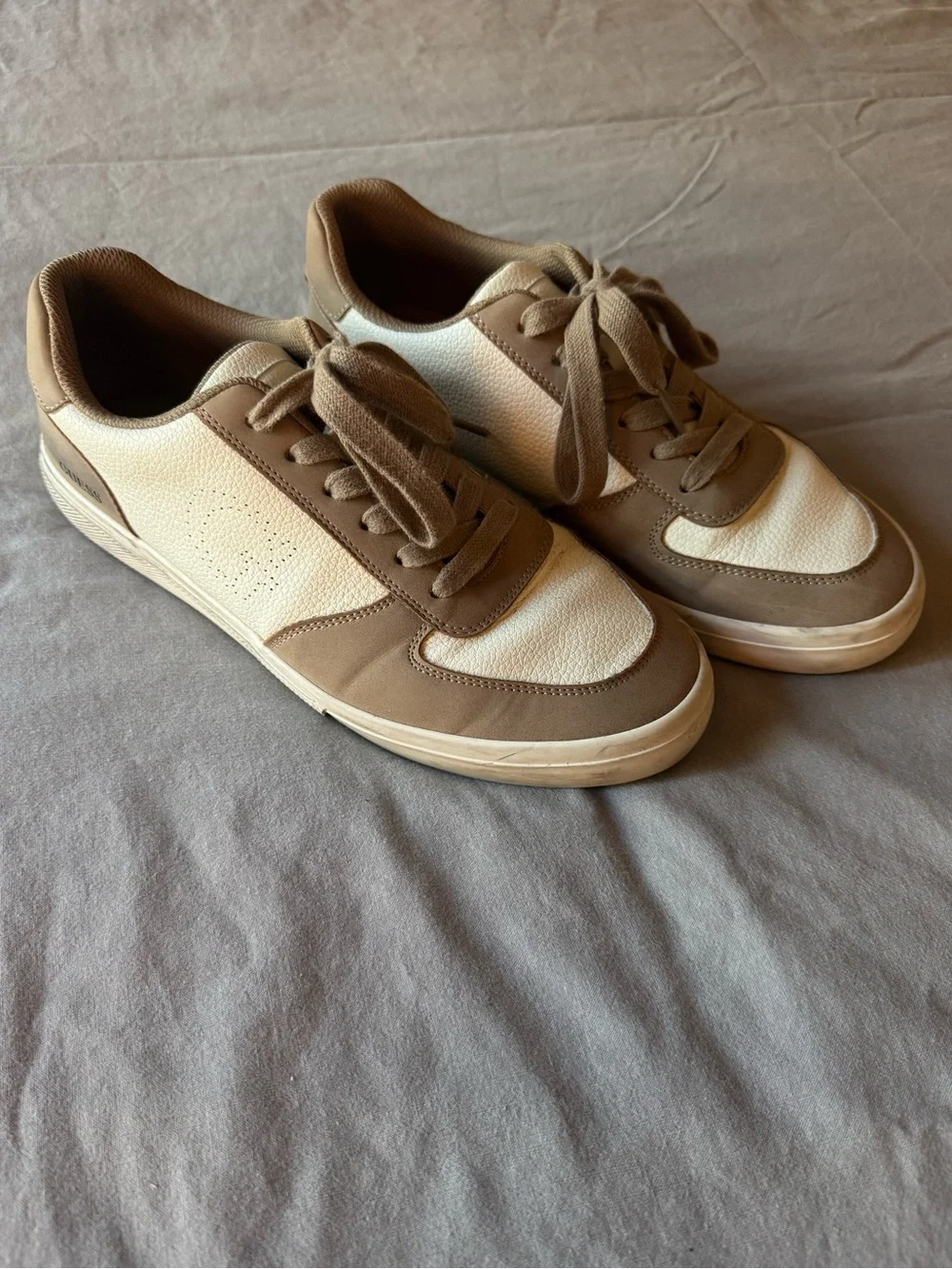 Guess Men's Casual Lace-Up Sneakers in Cream and Tan